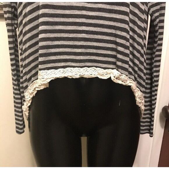 Medium Soprano Gray Striped Long Sleeve Split Back Women's Top Long Sleeve - Picture 4 of 7